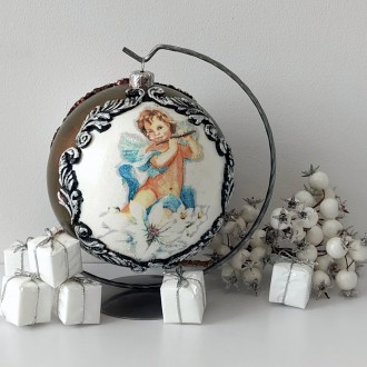 Burgundowa bombka z aniołami i płatkami srebra