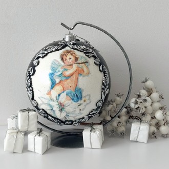 Zielona bombka z aniołami i płatkami srebra