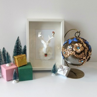 Bombka z reliefami i motylami