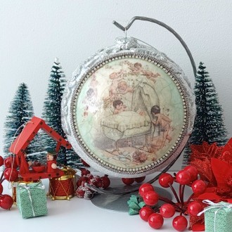 Srebrna bombka w styli vintage