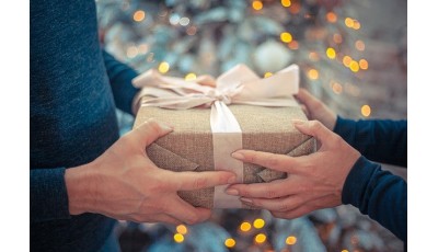 Ciekawe sposoby na zapakowanie świątecznych prezentów